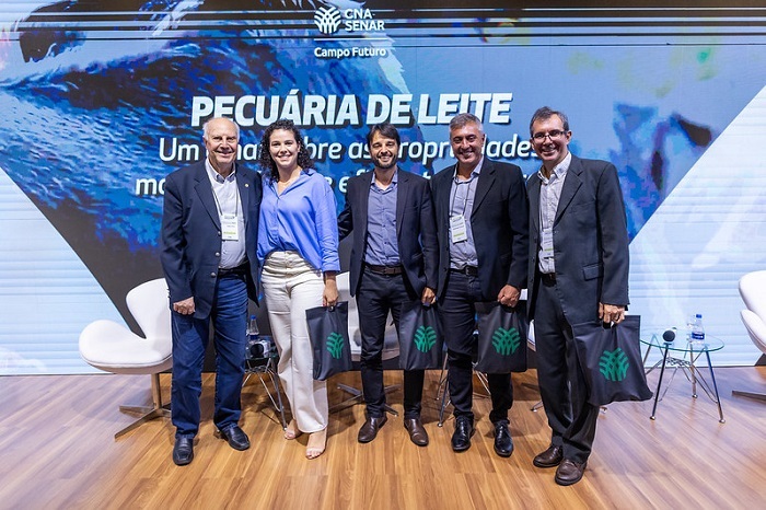 Ronei Volpi, presidente da Comissão Nacional de Bovinocultura de Leite, Larissa Moura, Thiago Rodrigues, Fernando Silveira e Glauco Carvalho