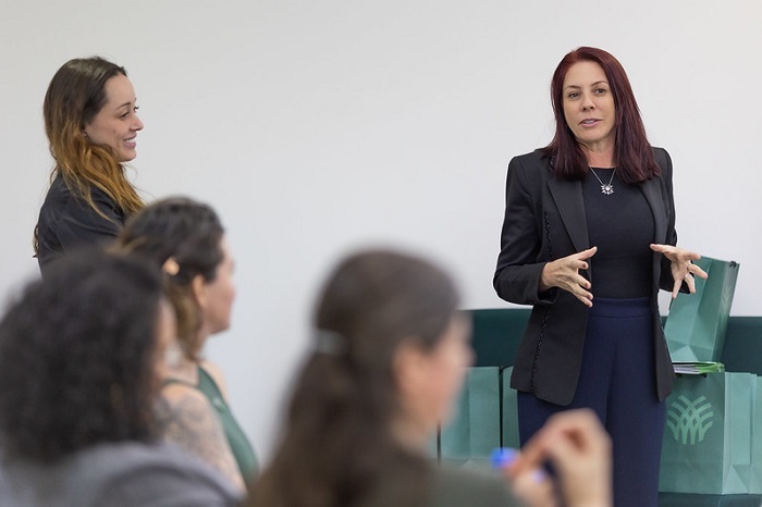 As assessoras técnicas da CNA, Eduarda Lee (esquerda) e Fernanda Regina (direita), no encerramento do júri técnico