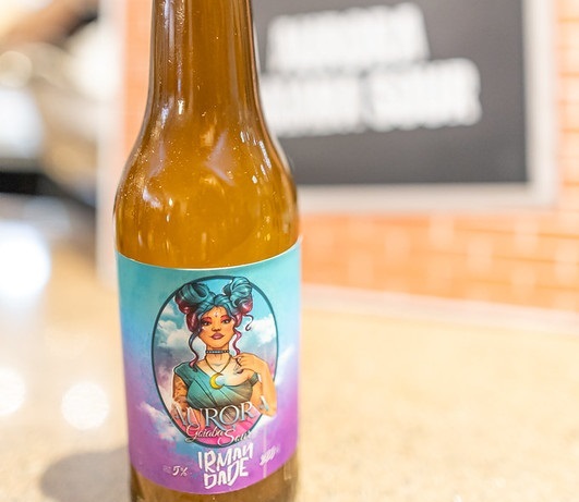 Cerveja Aurora Goiaba Sour, da Cervejaria Irmandade