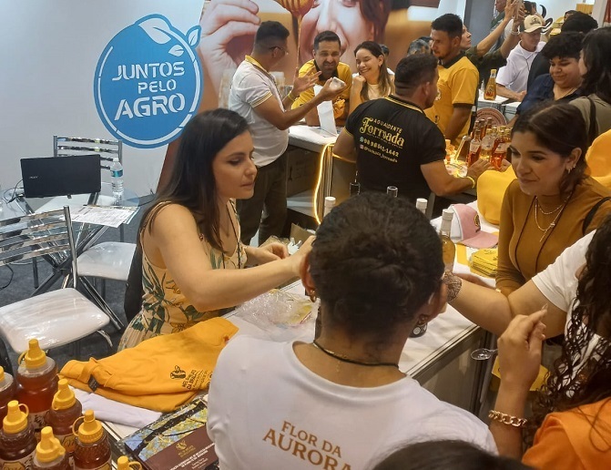 Produtores finalistas do Prêmio CNA Brasil Artesanal de Mel participaram do Congresso