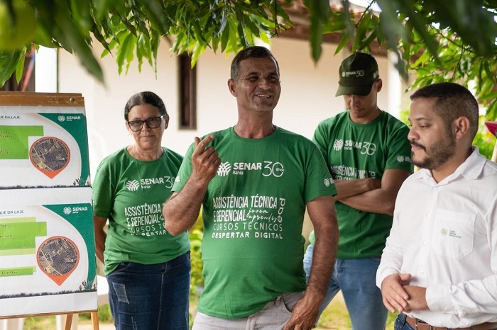 O produtor rural Valdir Ferreira Simões é atendido pela Assistência Técnica e Gerencial do Senar