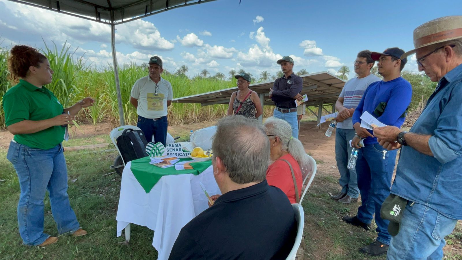  O produtor rural Édson Fontes, além de anfitrião do dia de campo, compartilhou sua experiência e resultados com os demais produtores da região