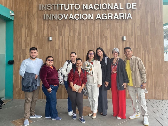 Grupo visitou o Instituto Nacional de Inovação Agrária (INIA)