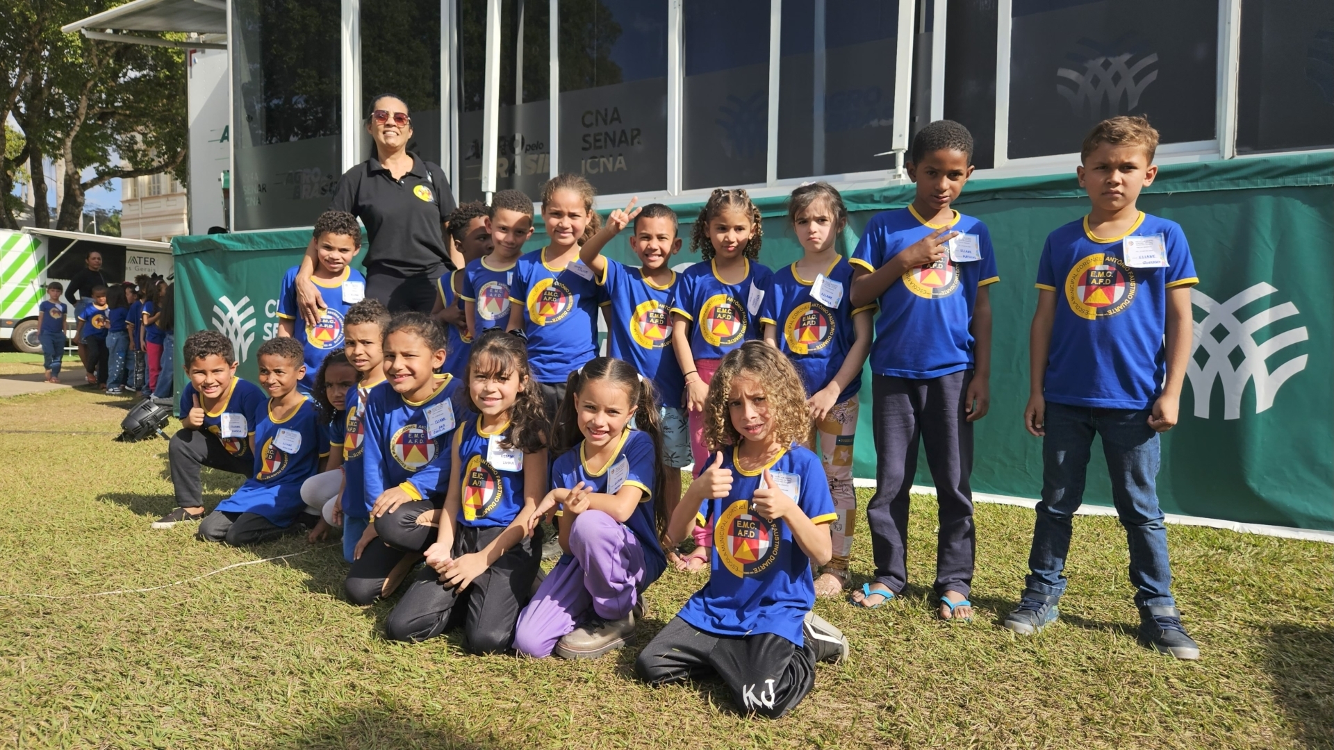 Turma de Paula Cândido visita Carreta Agro pelo Brasil