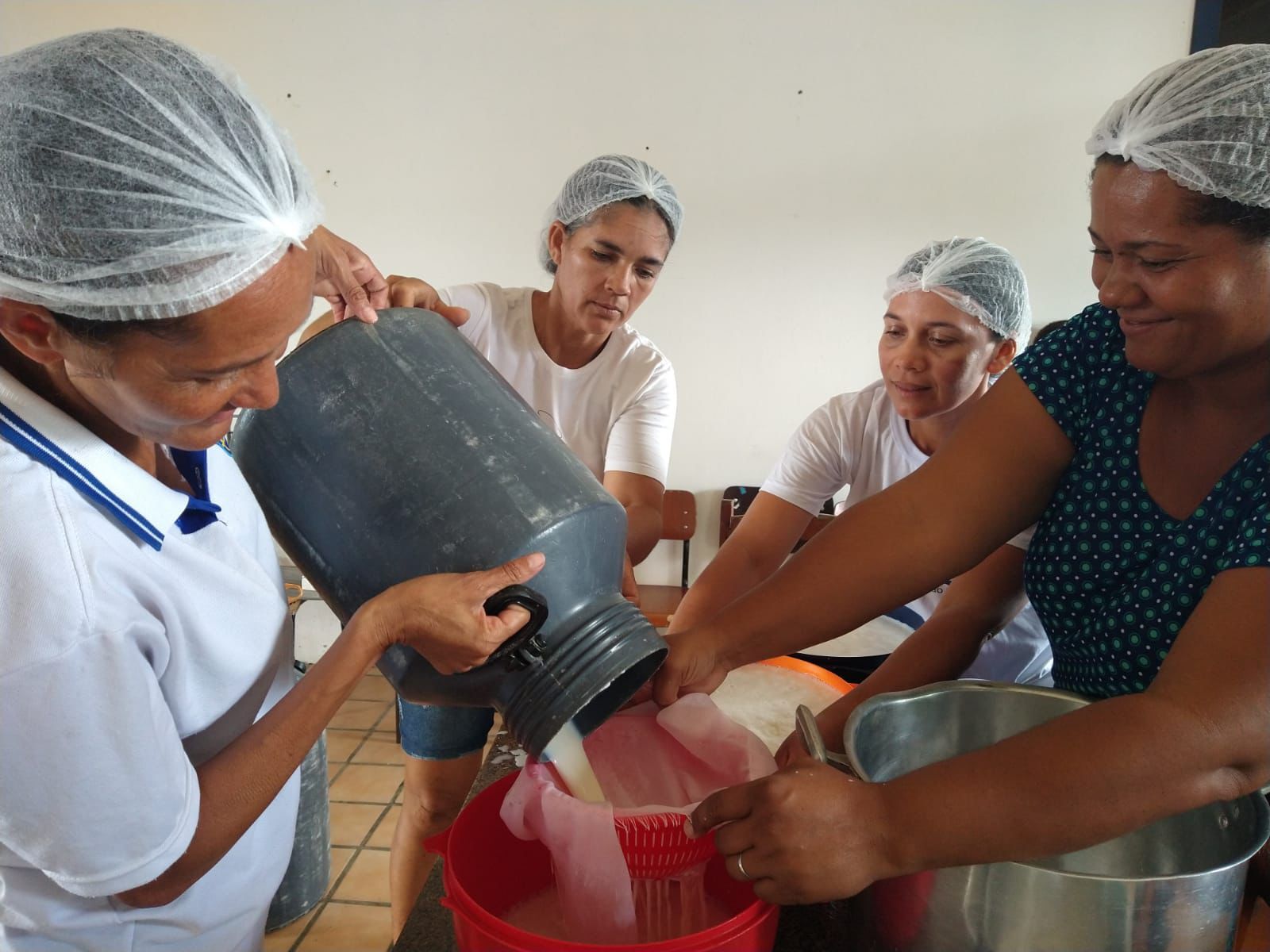 Mulheres durante o curso de Boas Práticas na Fabricação de queijos artesanais
