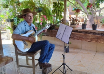 Produtor rural de 65 anos aprende a tocar viola em curso do Senar. Aulas da nova turma começam em 20/09