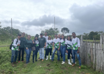 ​Alunos do curso técnico em fruticultura do Polo de Itacoatiara participam de aula prática no município