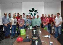 Produtores e estudantes da Iowa (EUA) visitam Famato