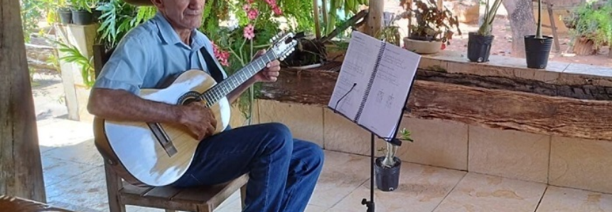 Produtor rural de 65 anos aprende a tocar viola em curso do Senar. Aulas da nova turma começam em 20/09