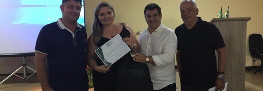 Educadora do Senar-RN recebe prêmio Tutor Presencial