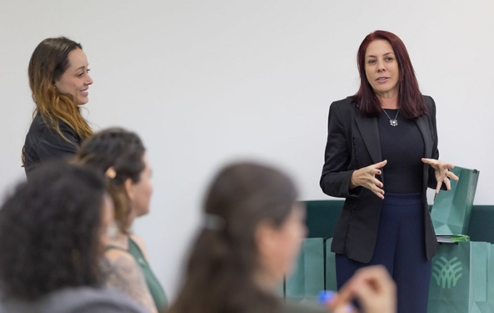 As assessoras técnicas da CNA, Eduarda Lee (esquerda) e Fernanda Regina (direita), no encerramento do júri técnico