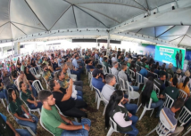 400  pessoas participam de Dia de Campo, do Senar Goiás, em fazenda caso de sucesso de pecuária leiteira