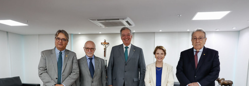 Presidente da CNA recebe embaixador e ministro do Uruguai