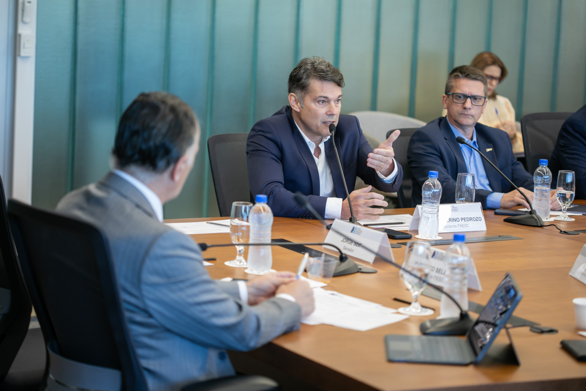 Orçamento para rodovias federais de SC e fim da escala 6X1 preocupam setor produtivo