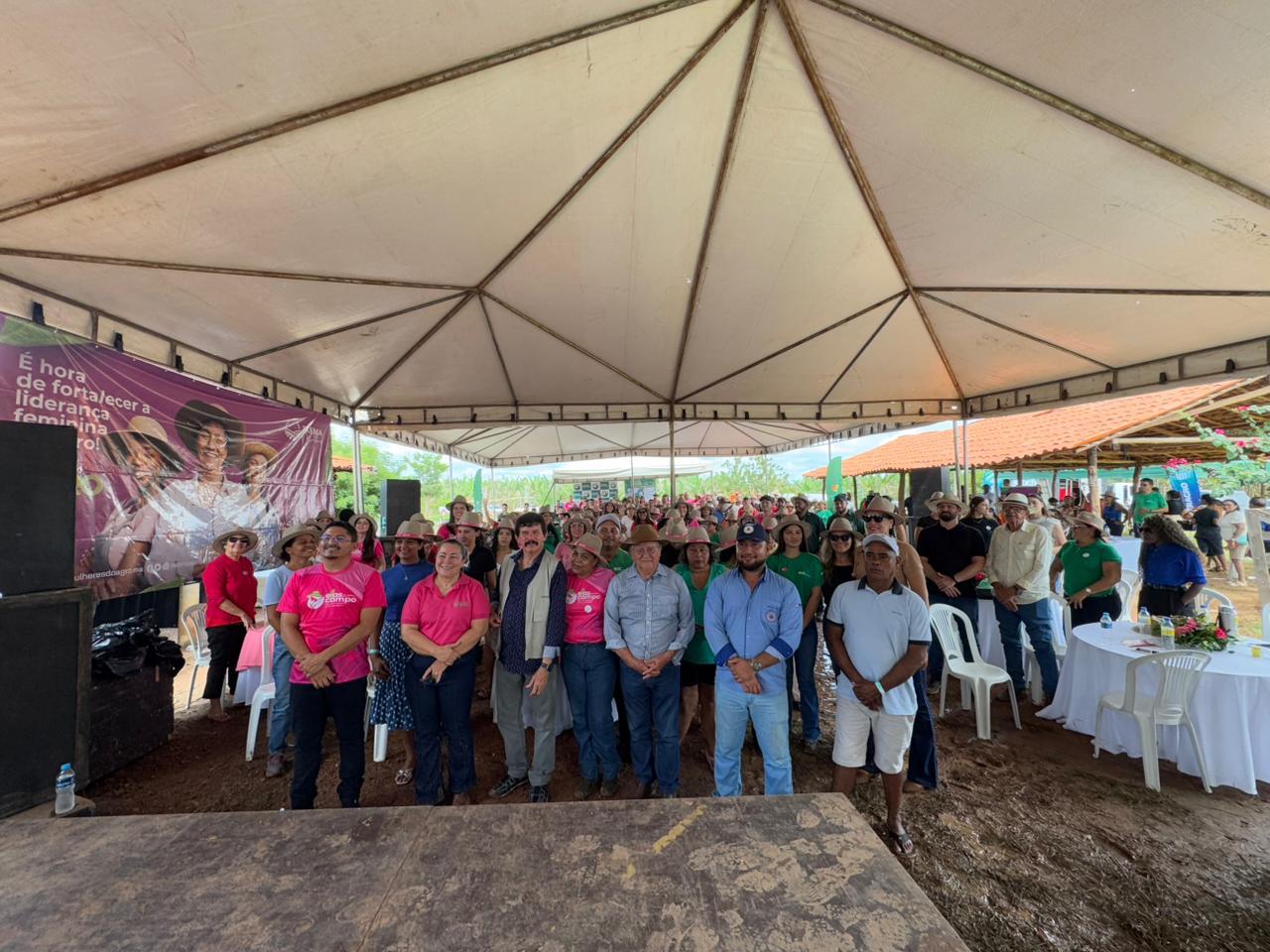 Mais de 200 mulheres participaram do Dia de Campo “Elas em Campo”, realizado em Santo Antônio dos Lopes, em uma programação voltada à sucessão familiar rural, gestão e fortalecimento feminino no agro.