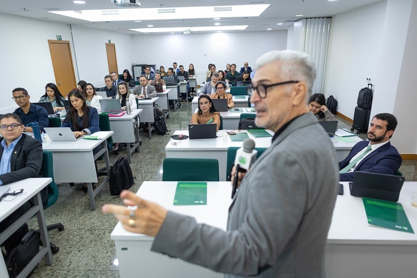 O encontro reúne representantes das áreas jurídica, sindical e técnica das 27 federações estaduais