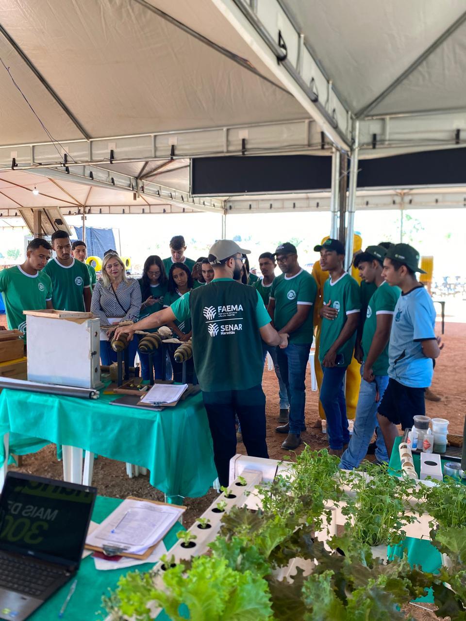 Vitrines tecnológicas aproximaram produtores de soluções práticas para diferentes atividades rurais durante a II Expo Tasso.