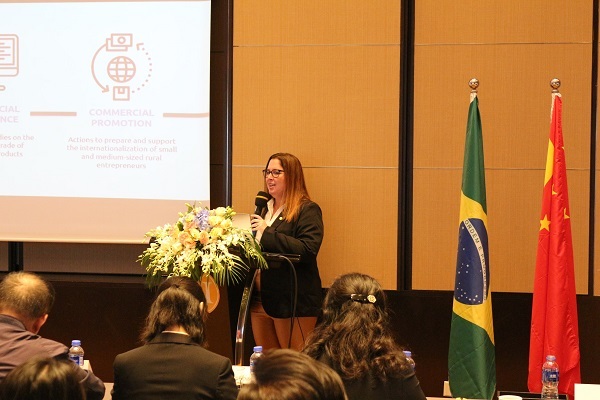 A assessora de Relações Internacionais da CNA, Camila Sande, em palestra
