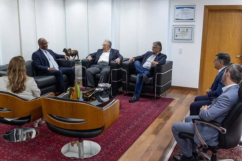  Presidente da CNA recebe embaixador de Moçambique