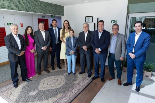 Presidente da CNA recebe governador reeleito e parlamentares