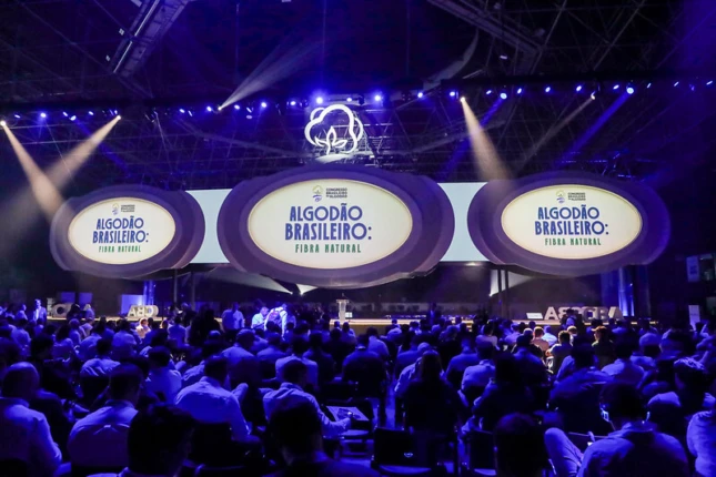 Produtores paranaenses participam do Congresso Brasileiro do Algodão, em MG