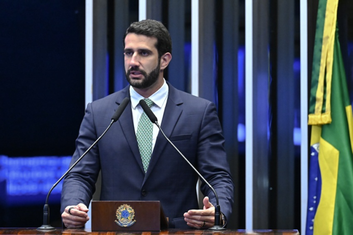HUGUENEY SENADO