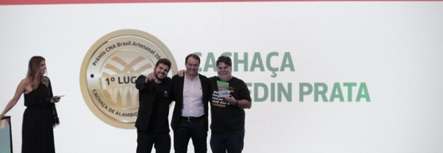 CNA entrega prêmio para as melhores cachaças de alambique do país