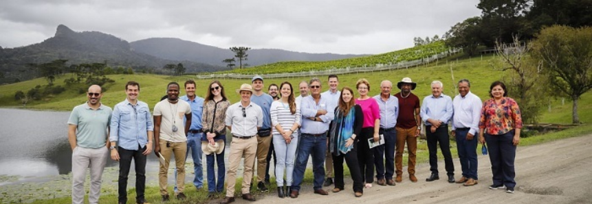 AgroBrazil: diplomatas conhecem vinícola em Santa Catarina