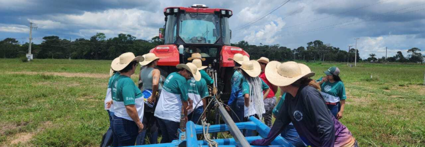 Mulheres de Paranaíta aprendem a operar tratores agrícolas