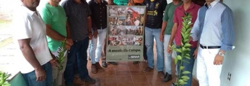 SENAR e Sindicato de Medina capacitam fruticultores em Divisa Alegre