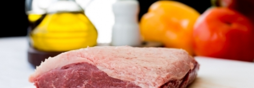 Carne bovina ganha competitividade em relação a carne de frango em maio