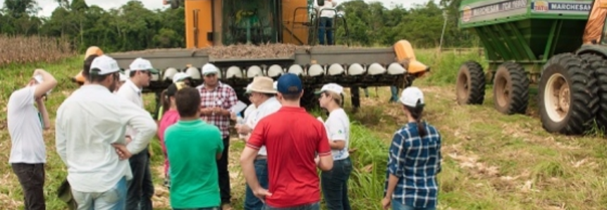 Participantes do CNA Jovem no Acre realizam visita técnica à fazenda