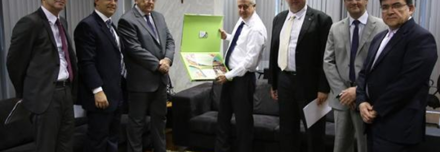 Presidente da CNA propõe a criação do parque Agro Brasil ao governador do Distrito Federal