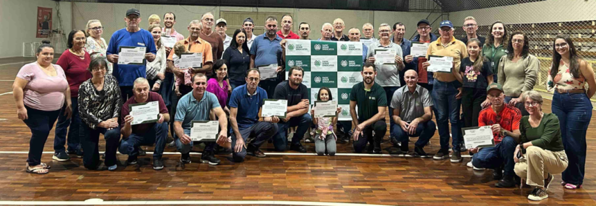Avaliação de resultados marca encerramento da turma da ATeG apicultura em Pinhalzinho