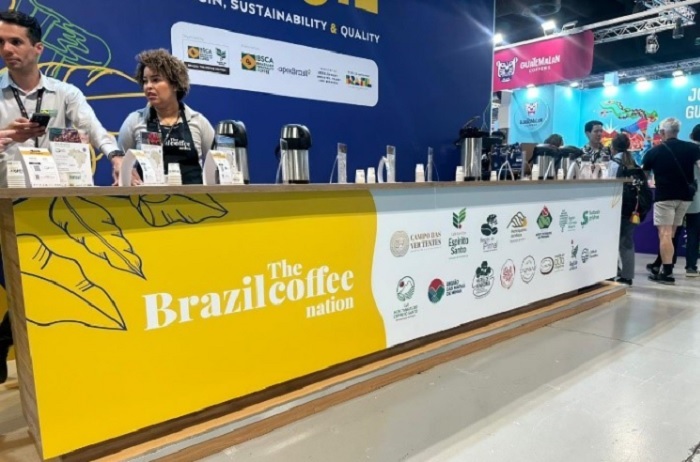 Cafés expostos na feira internacional World of Coffee 2024