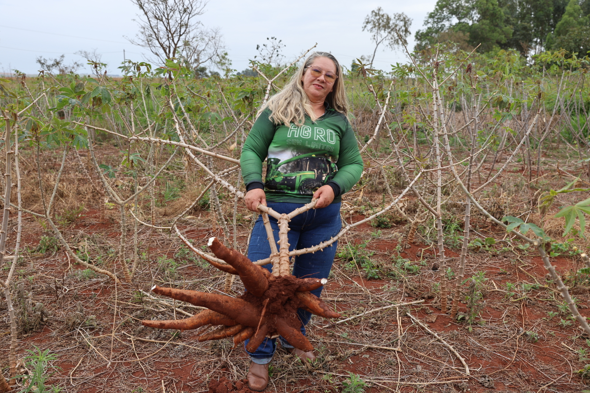 Rosely encontra rumo com o Senar/MS e avança na produção de mandioca e frutas